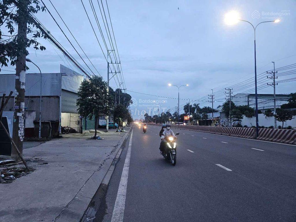 Chính chủ cần bán khuôn đất kho xưởng mt đường đt743 24,5x102m giá 60 tỷ thiện chí thương lượng