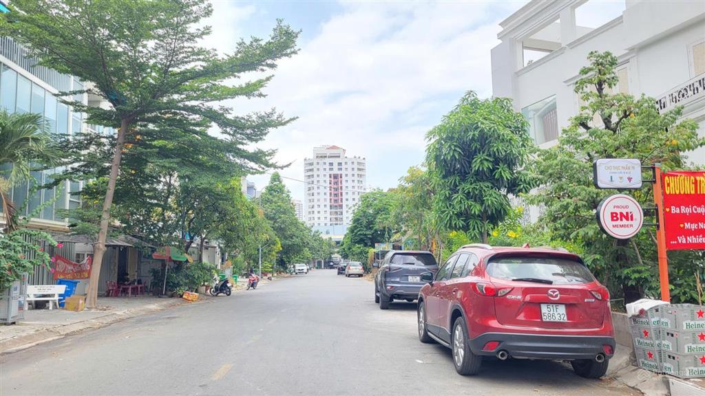 Thiện chí bán căn nhà c4 tại góc 2 mặt tiền đường 66, p.thảo điền. dt 13x20ngộp bank  giá 30 tỷ