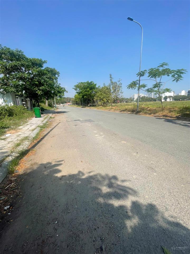 Bán khuôn đất mt đường nguyễn văn kỉnh. dt 7x19m  xây 1 hầm 5 tầng  giá chỉ 18 tỷ. đã có sổ
