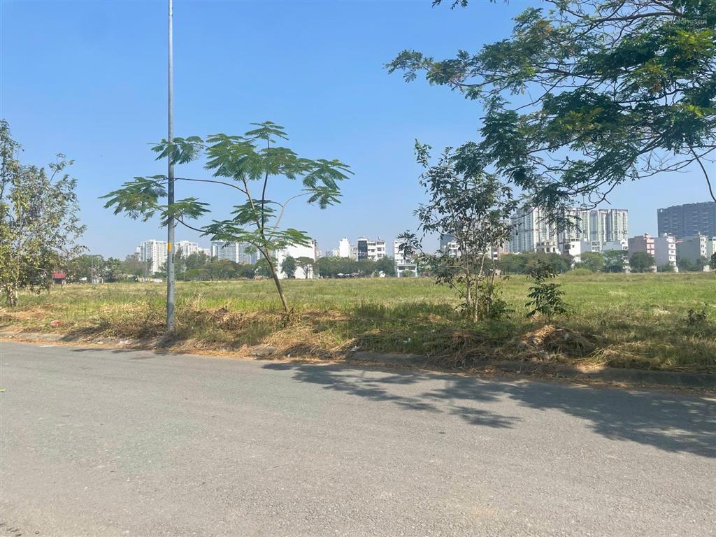 Bán khuôn đất mt đường nguyễn văn kỉnh. dt 7x19m  xây 1 hầm 5 tầng  giá chỉ 18 tỷ. đã có sổ