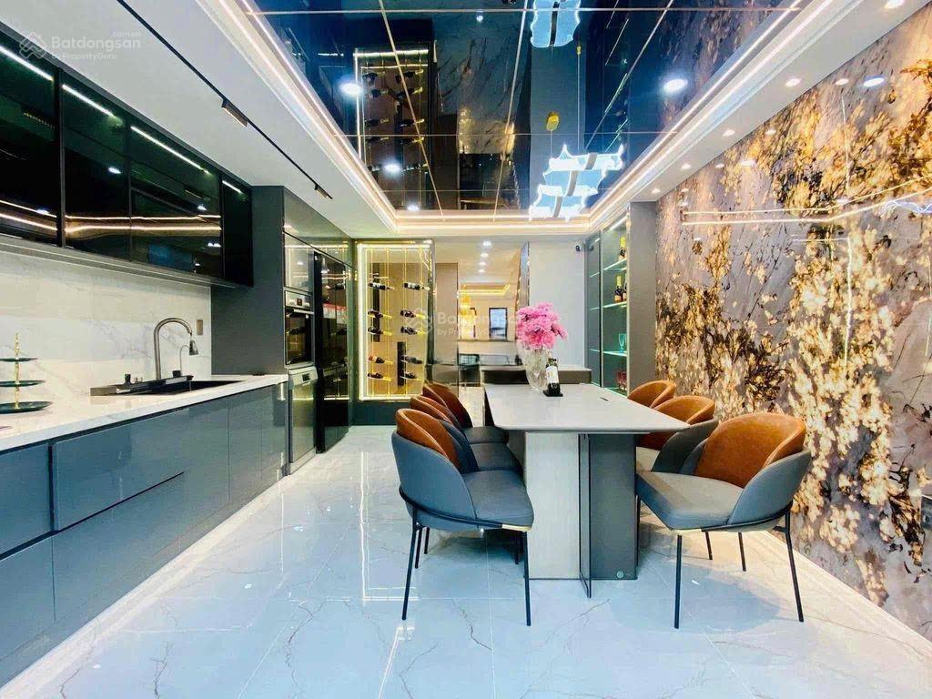 Bán căn nhà mtkd ngay đường nguyễn văn kỉnh, nhà 1 hầm 6 tầng  5x17  hđt 78tr  giá 21 tỷ còn tl