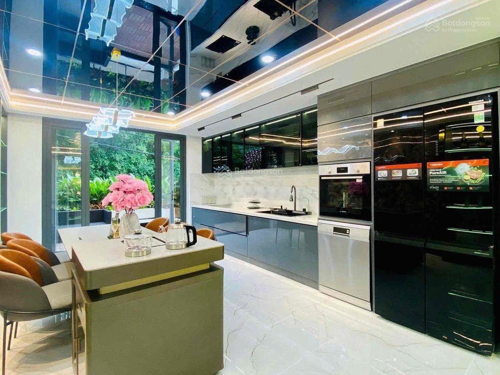 Bán căn nhà mtkd ngay đường nguyễn văn kỉnh, nhà 1 hầm 6 tầng  5x17  hđt 78tr  giá 21 tỷ còn tl