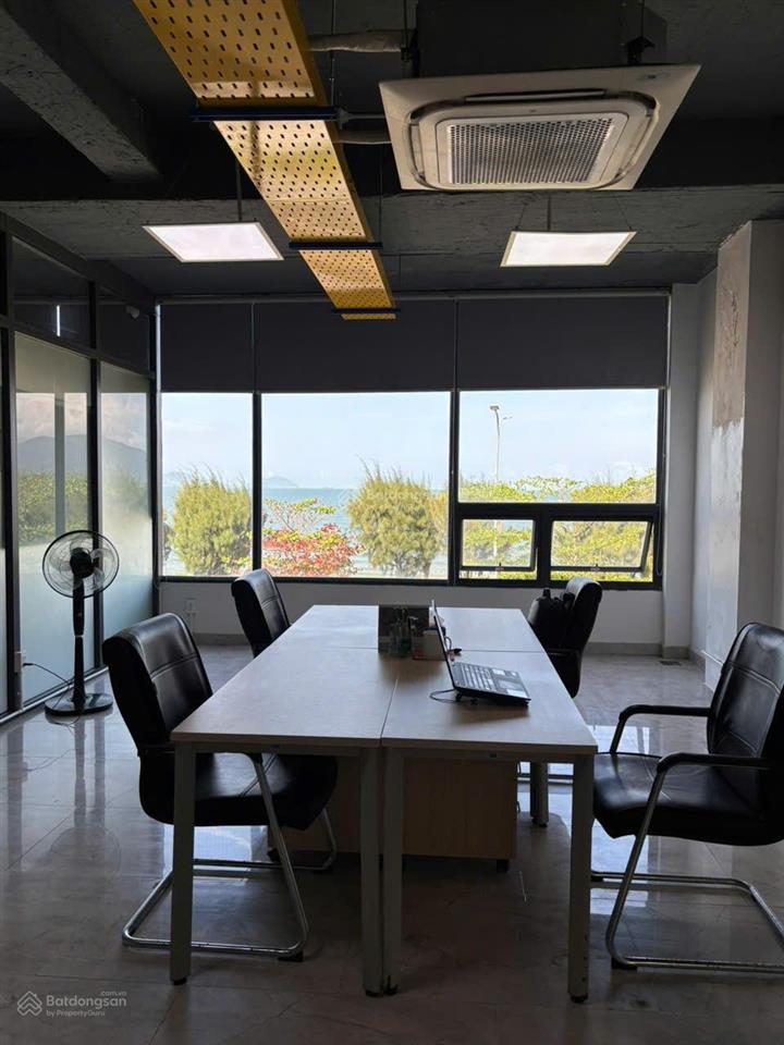 Cần tiền bán nhanh tòa nhà văn phòng mt nguyễn tất thành, đà nẵng  10x26  4 tầng đúc  36 tỷ tl