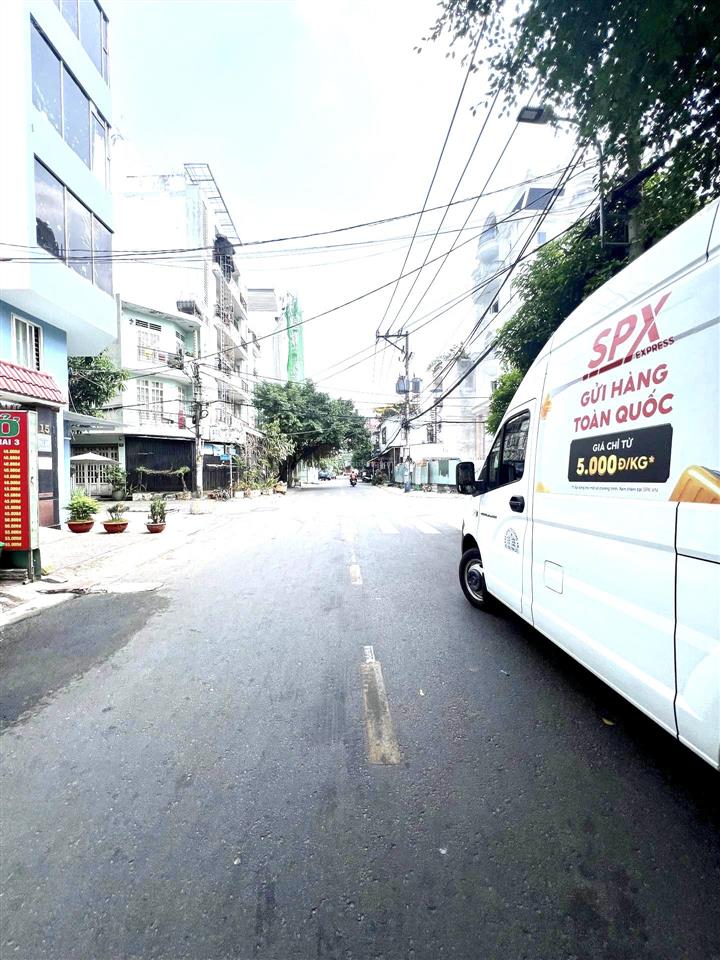 Nhà 4 tầng  ngang 8m  đường xe tải thông  sát tên lửa  mua ở đầu tư  đang làm kho  ở kd