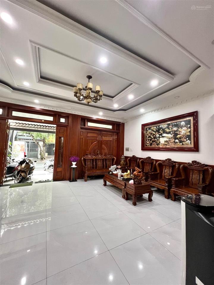 Nhà 4 tầng  ngang 8m  đường xe tải thông  sát tên lửa  mua ở đầu tư  đang làm kho  ở kd