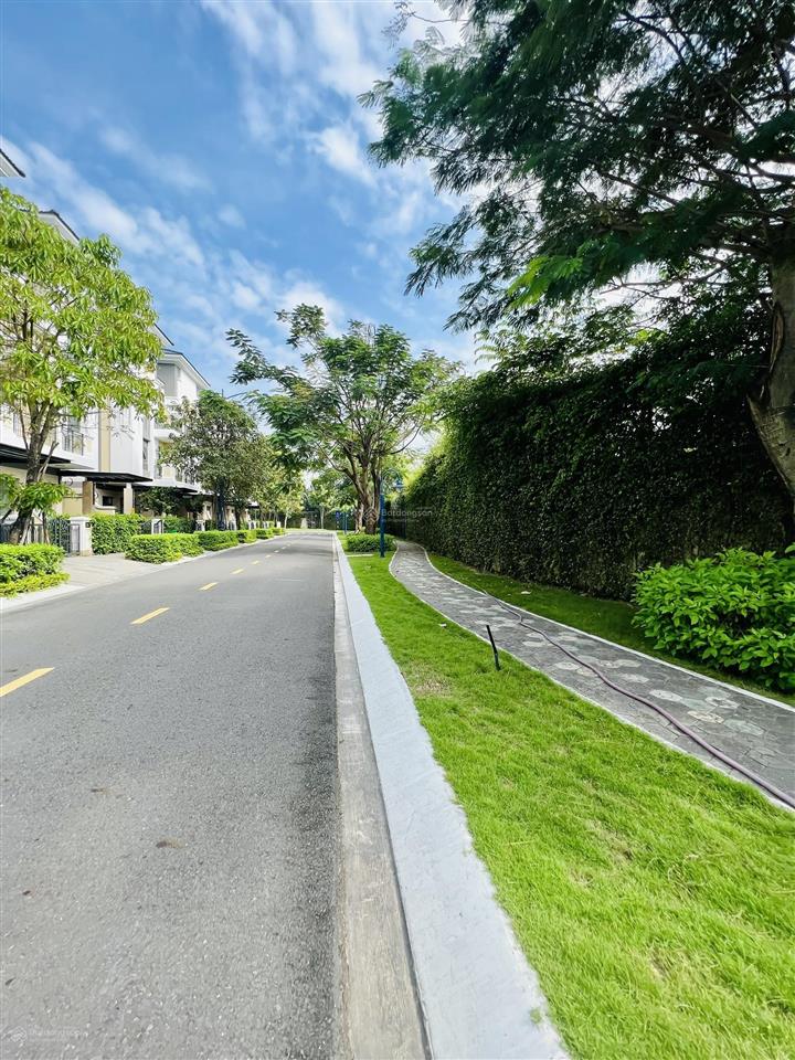 Cho thuê biệt thự ngay gần đỗ xuân hợp, global city, gia hoà 8x20m 3l4pn...  0901 193 ***