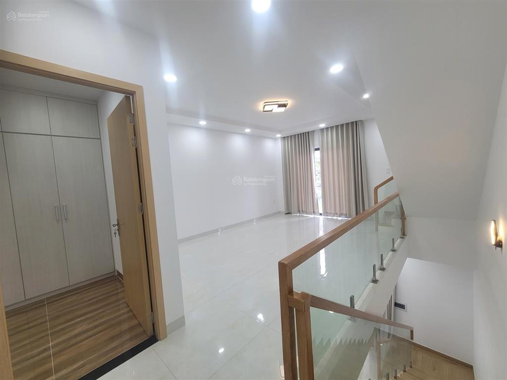 Cho thuê nhà rio vista từ 16tr gần gia hòa, đỗ xuân hợp 5x15m 3 lầu 4pn, gara.  0901 193 ***