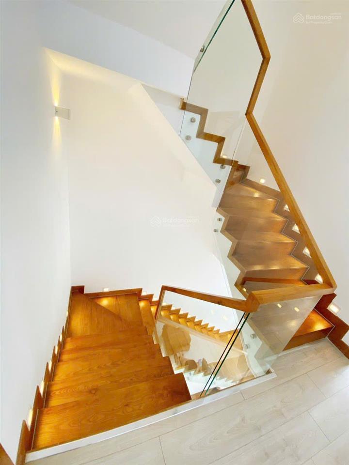 Cho thuê nhà rio vista từ 16tr gần gia hòa, đỗ xuân hợp 5x15m 3 lầu 4pn, gara.  0901 193 ***