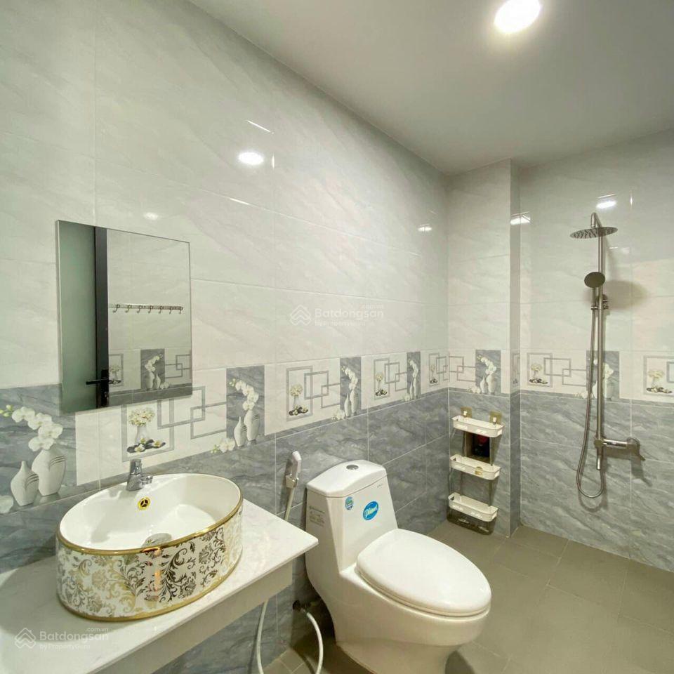 Cho thuê biệt thự ngay gia hoà gần đỗ xuân hợp, global city 2l 4pn.  0901 193 ***