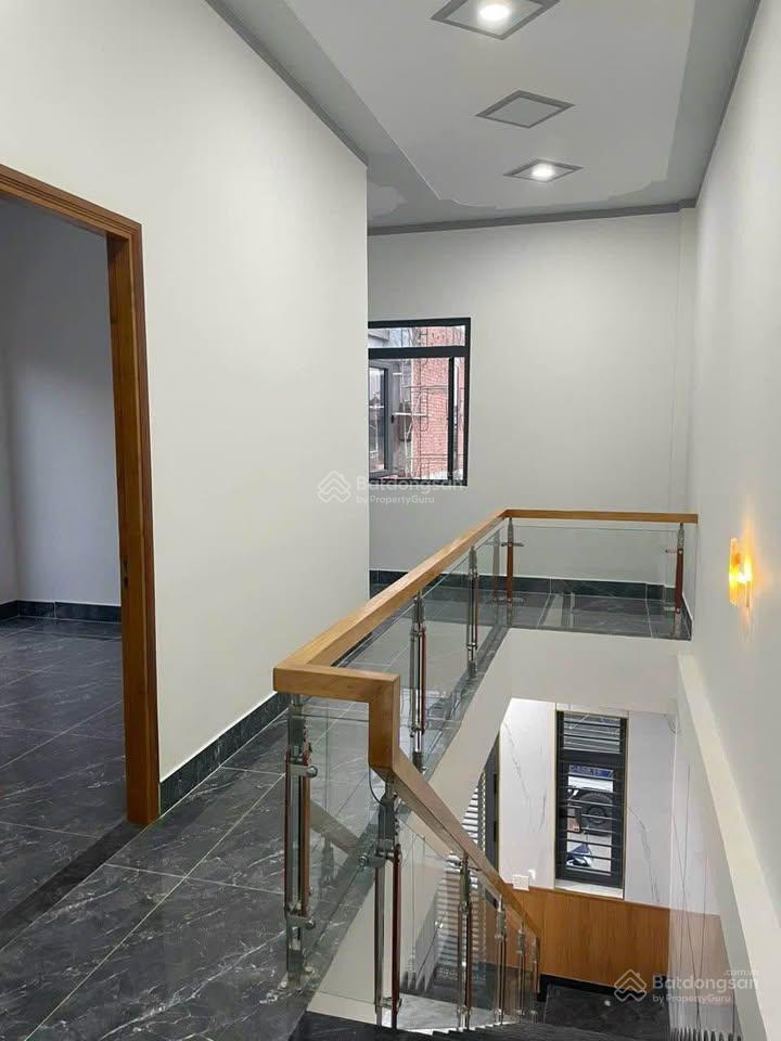 Cho thuê biệt thự ngay gia hoà gần đỗ xuân hợp, global city 2l 4pn.  0901 193 ***