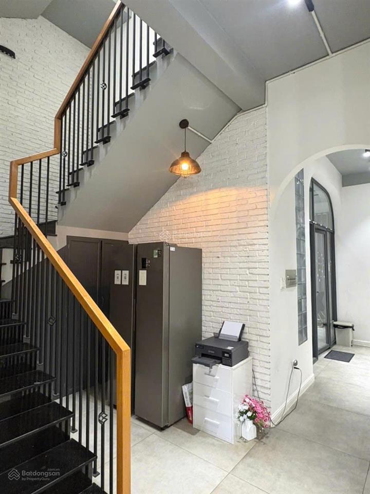 Cho thuê tòa văn phòng liên phường gần đỗ xuân hợp 10x20m 3l5pn.  0901 193 ***