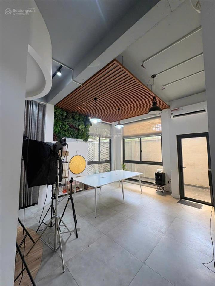 Cho thuê tòa văn phòng liên phường gần đỗ xuân hợp 10x20m 3l5pn.  0901 193 ***