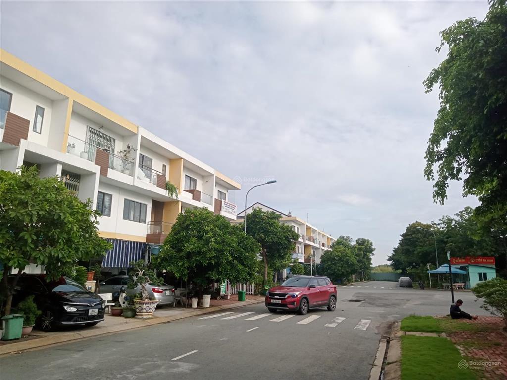 Cho thuê nhà riverpark 14,5tr gần vx liên phường, đỗ xuân hợp 5x15m 3 lầu 3pn.  0901 193 ***