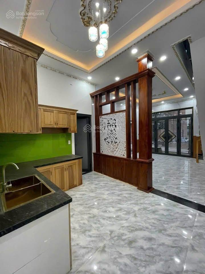 Cho thuê biệt thự 230m2 2l4pn gần phạm văn đồng, kha vạn cân.  0901 193 ***