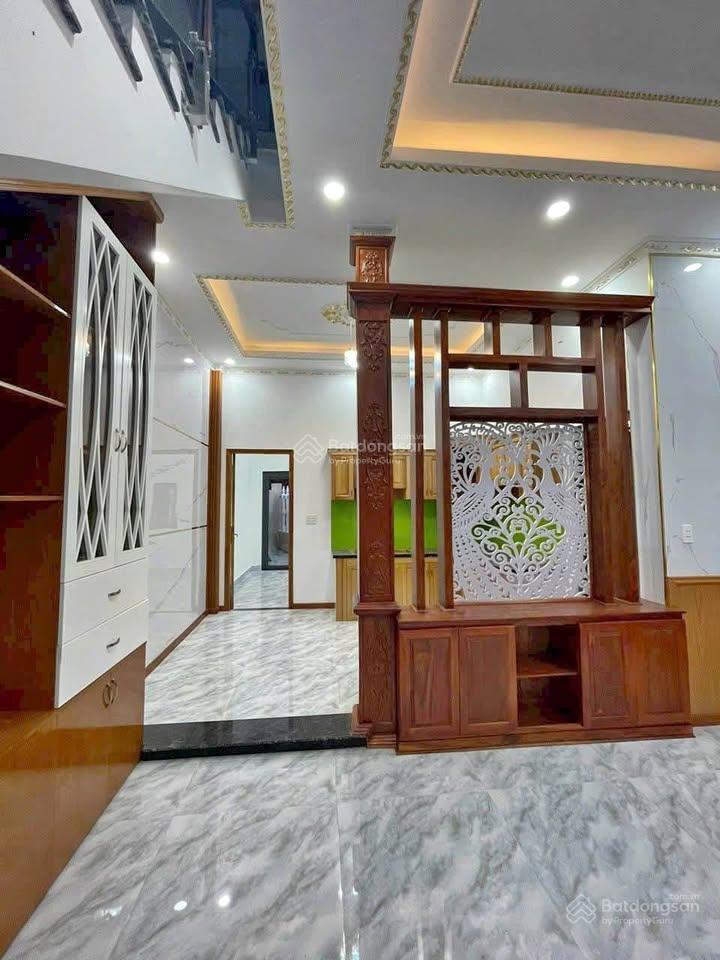 Cho thuê biệt thự 230m2 2l4pn gần phạm văn đồng, kha vạn cân.  0901 193 ***