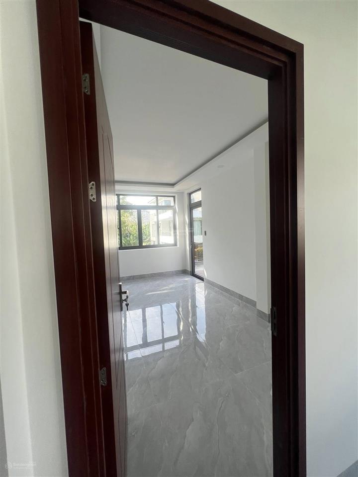 Cho thuê biệt thự 230m2 2l4pn gần phạm văn đồng, kha vạn cân.  0901 193 ***