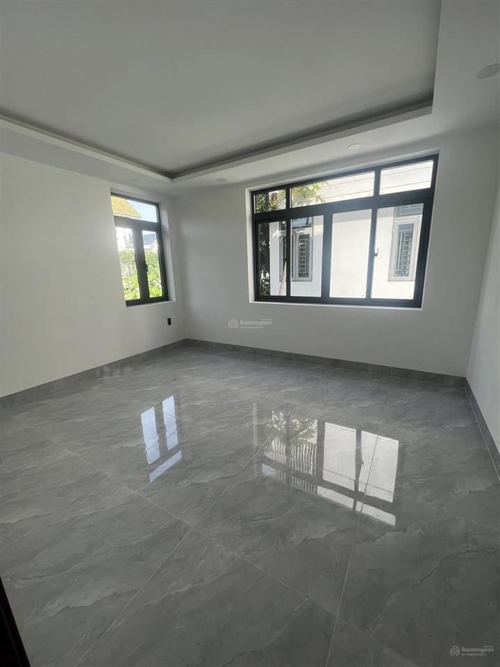 Cho thuê biệt thự 230m2 2l4pn gần phạm văn đồng, kha vạn cân.  0901 193 ***