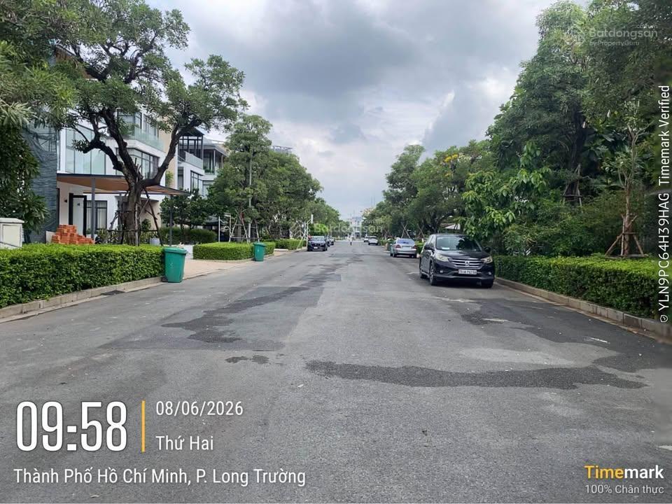 Cho thuê biệt thự lucasta 28tr gần liên phường, bưng ông thoàn 240m2.  0901 193 ***