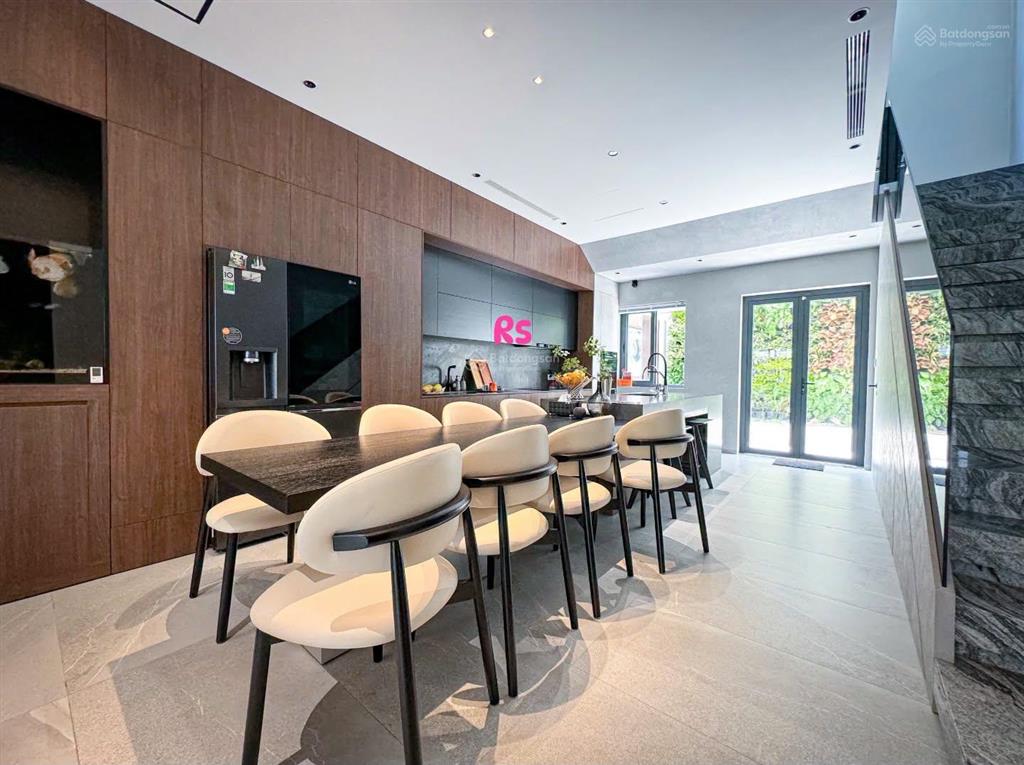 Cho thuê biệt thự lucasta 28tr gần liên phường, bưng ông thoàn 240m2.  0901 193 ***