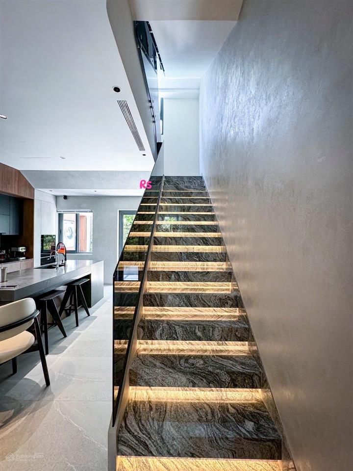 Cho thuê biệt thự lucasta 28tr gần liên phường, bưng ông thoàn 240m2.  0901 193 ***