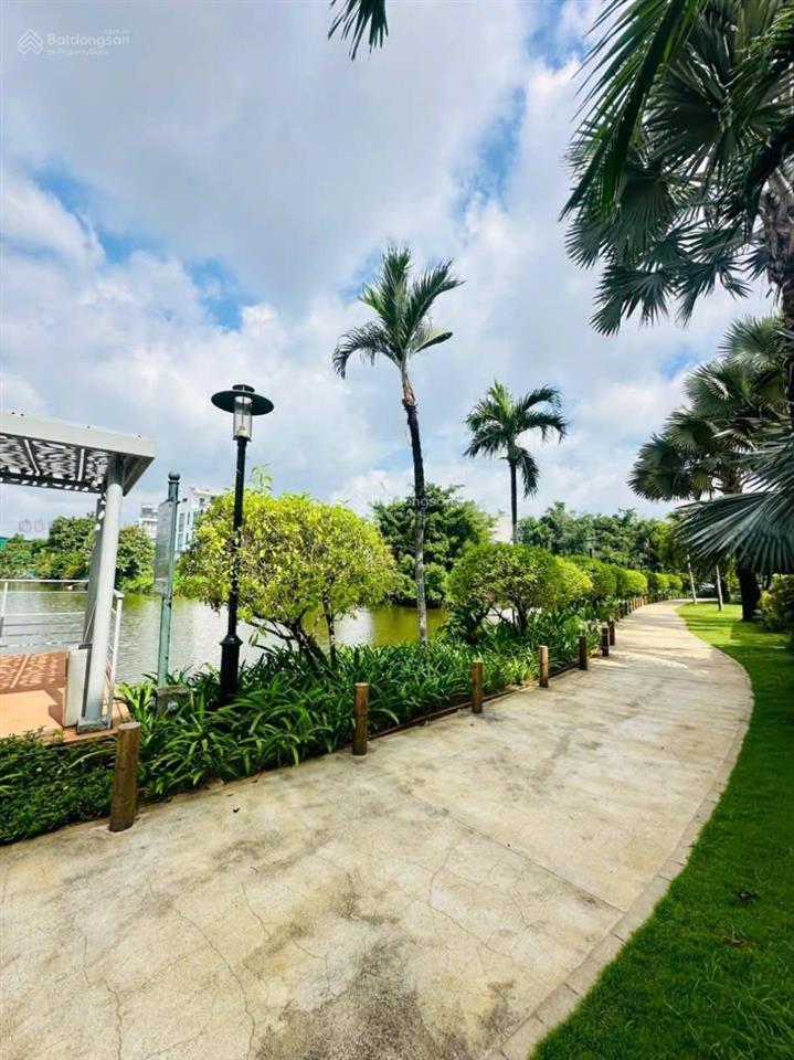 Cho thuê biệt thự lucasta 28tr gần liên phường, bưng ông thoàn 240m2.  0901 193 ***