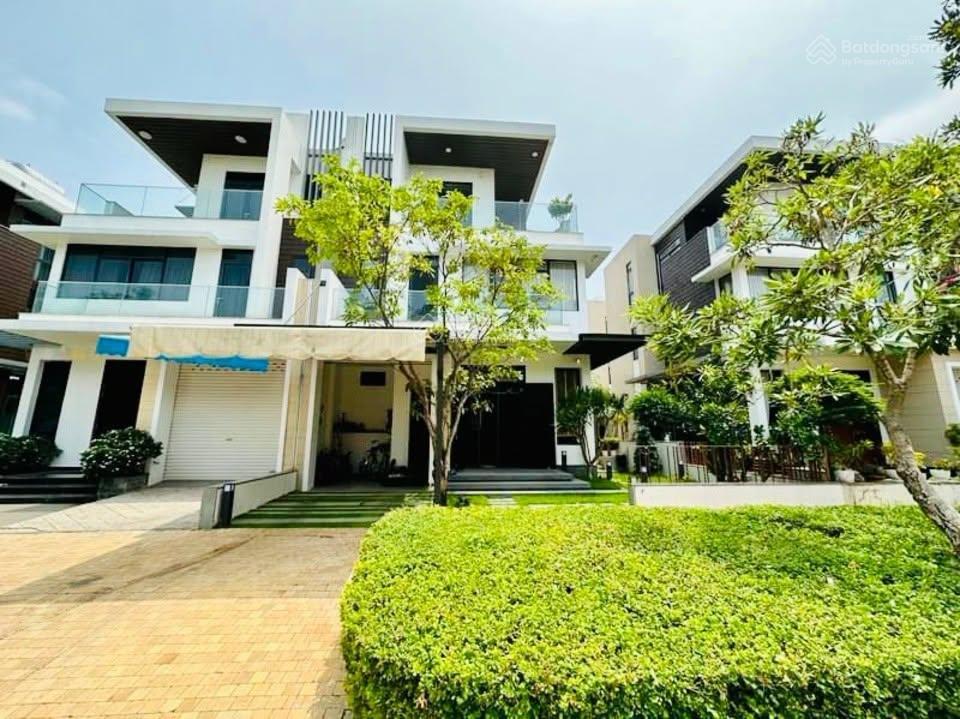 Cho thuê biệt thự lucasta 28tr gần liên phường, bưng ông thoàn 240m2.  0901 193 ***