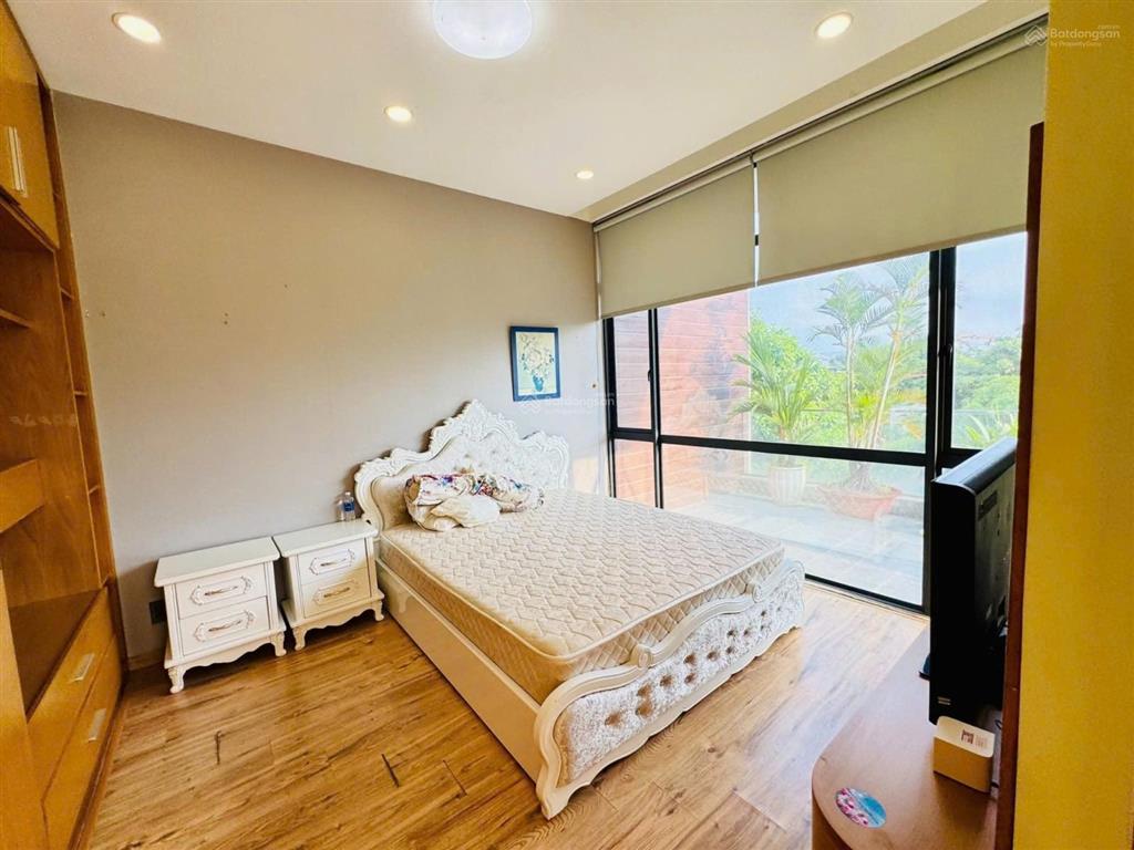 Cho thuê biệt thự lucasta 28tr gần liên phường, bưng ông thoàn 240m2.  0901 193 ***