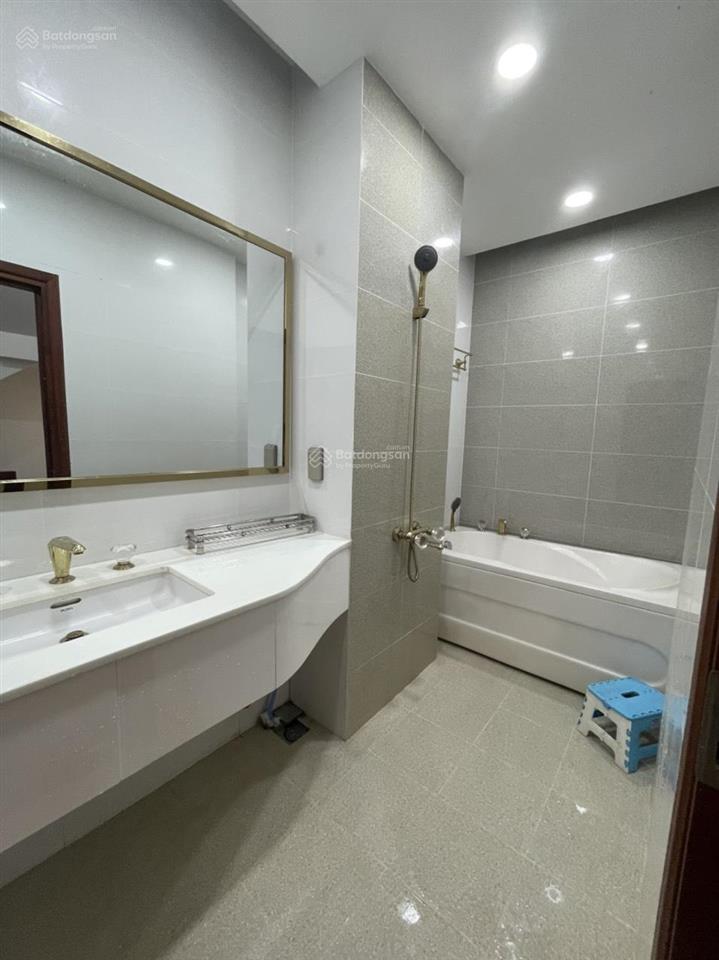 Cho thuê nhà rio vista từ 16tr gần gia hòa, đỗ xuân hợp 5x15m 3 lầu 4pn, gara.  0901 193 ***
