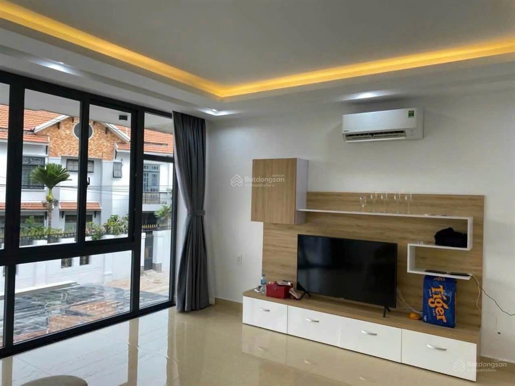 Cho thuê nhà mặt tiền gần liên phường, đỗ xuân hợp 5x18m 3l4pn sân thượng.  0901 193 ***