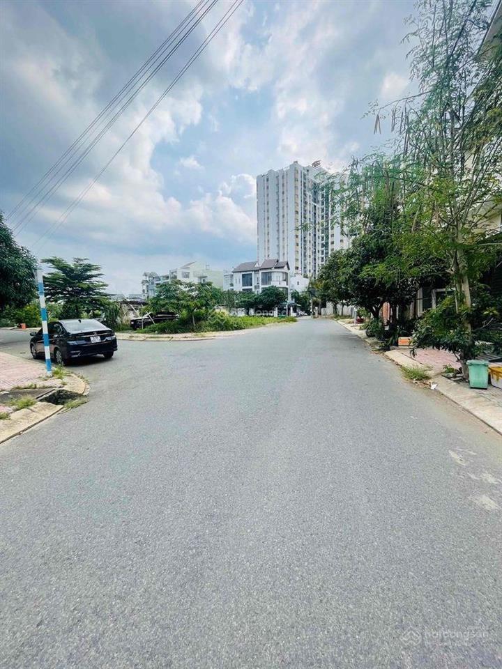 Cho thuê nhà mặt tiền gần liên phường, đỗ xuân hợp 5x18m 3l4pn sân thượng.  0901 193 ***
