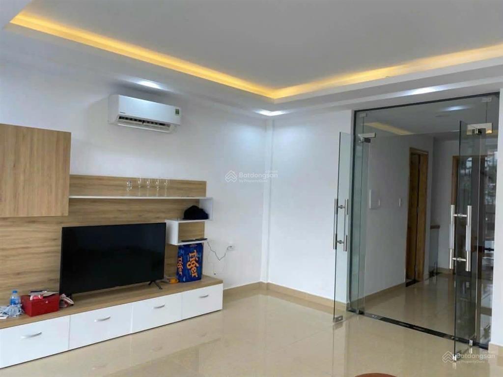 Cho thuê nhà mặt tiền gần liên phường, đỗ xuân hợp 5x18m 3l4pn sân thượng.  0901 193 ***