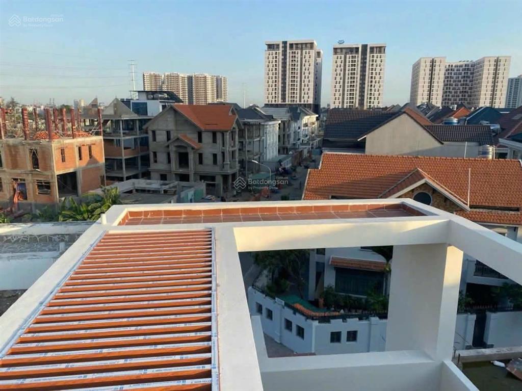 Cho thuê nhà mặt tiền gần liên phường, đỗ xuân hợp 5x18m 3l4pn sân thượng.  0901 193 ***