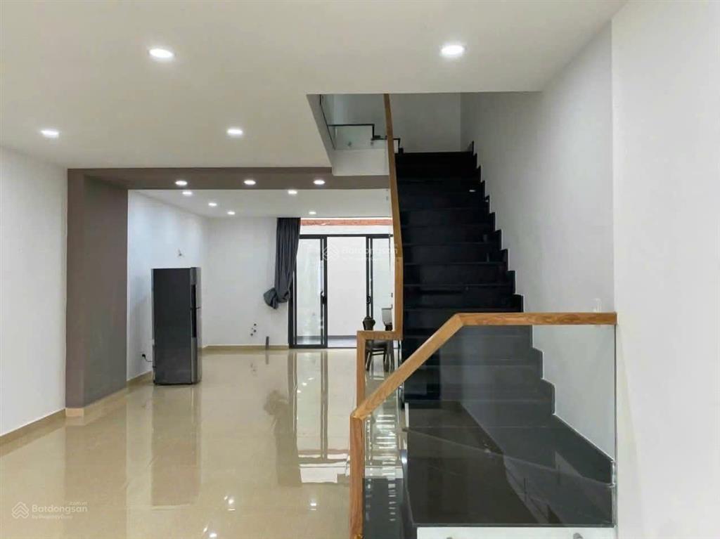 Cho thuê nhà mặt tiền gần liên phường, đỗ xuân hợp 5x18m 3l4pn sân thượng.  0901 193 ***