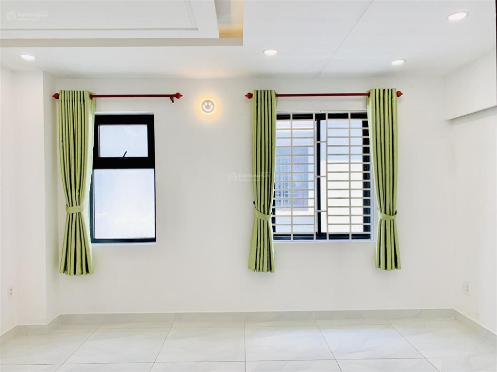 Cho thuê nhà mặt tiền gần liên phường, đỗ xuân hợp 17tr 100m2 3l4pn sân thượng.  0901 193 ***