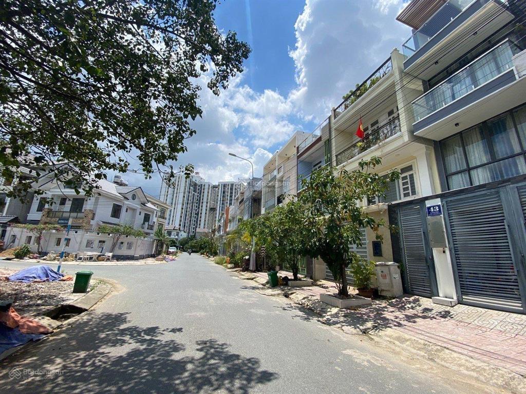 Cho thuê nhà mặt tiền gần liên phường, đỗ xuân hợp 17tr 100m2 3l4pn sân thượng.  0901 193 ***