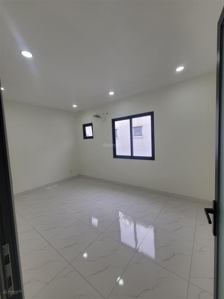 Cho thuê nhà 15tr 5x16m 3 lầu, gara rộng gần khu vực đỗ xuân hợp, cầu năm lý.  0901 193 ***