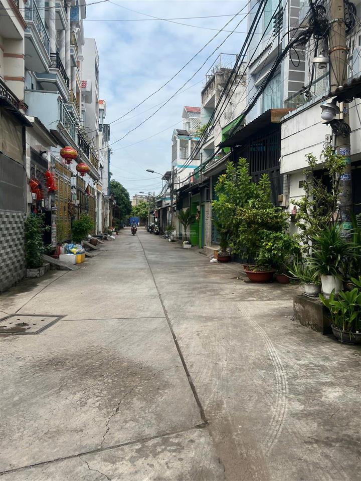 Nhà 4 tầng btct hẻm 7m thông dt 4 x 13m  hương lộ 2 giá 5,85 tỷ. bt0726.6