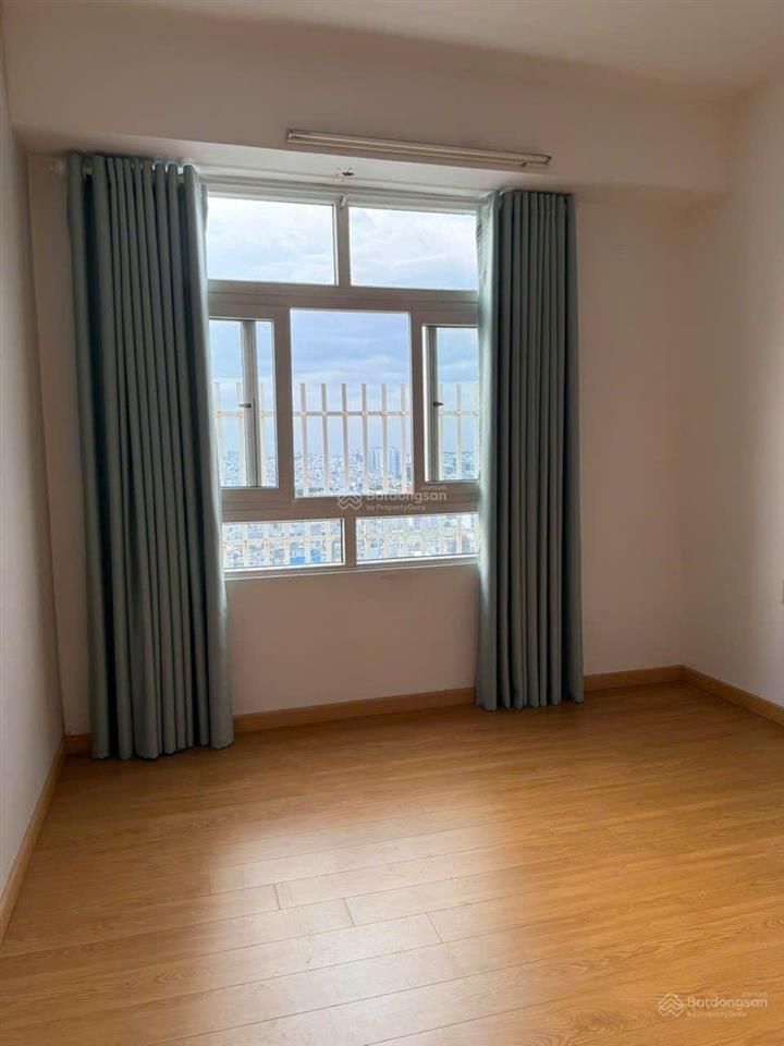 Bán gấp cc phú đạt , 2pn 1wc lầu cao thoáng có ban công