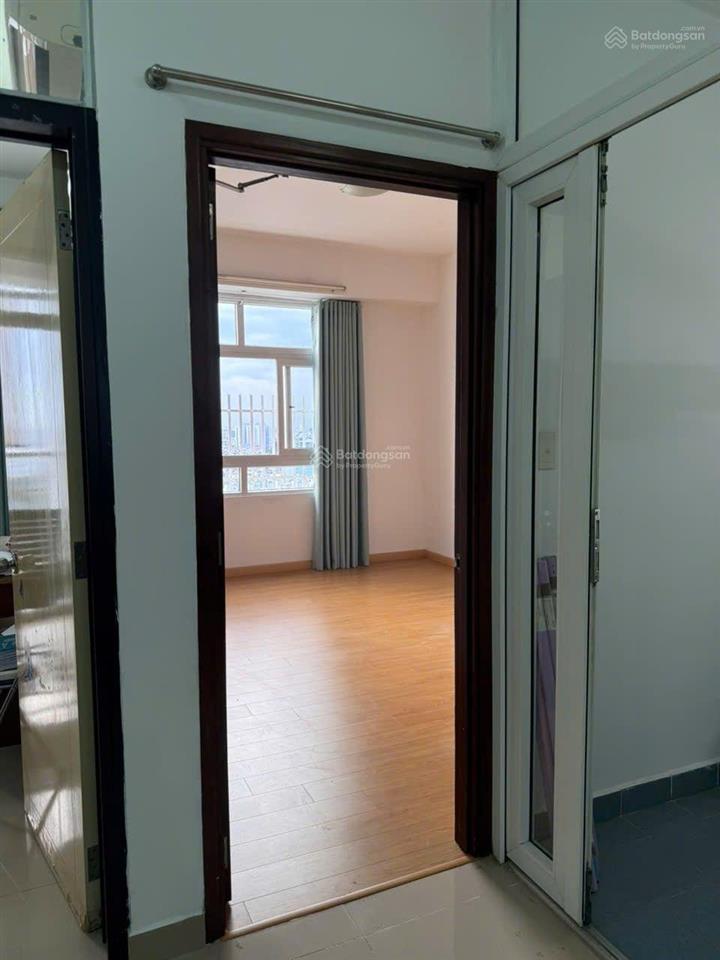 Bán gấp cc phú đạt , 2pn 1wc lầu cao thoáng có ban công