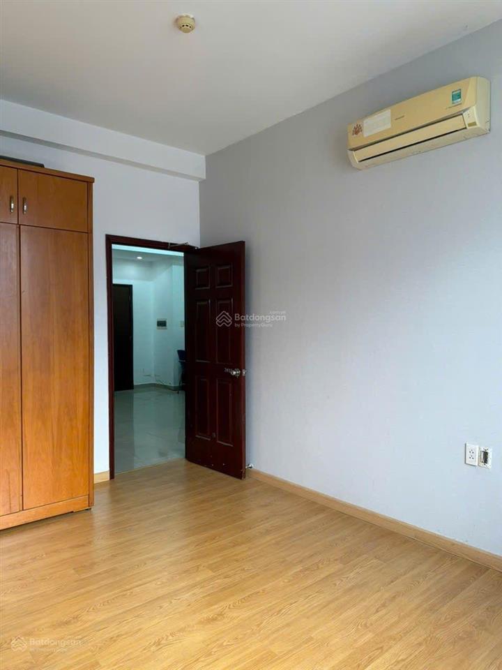 Bán gấp cc phú đạt , 2pn 1wc lầu cao thoáng có ban công