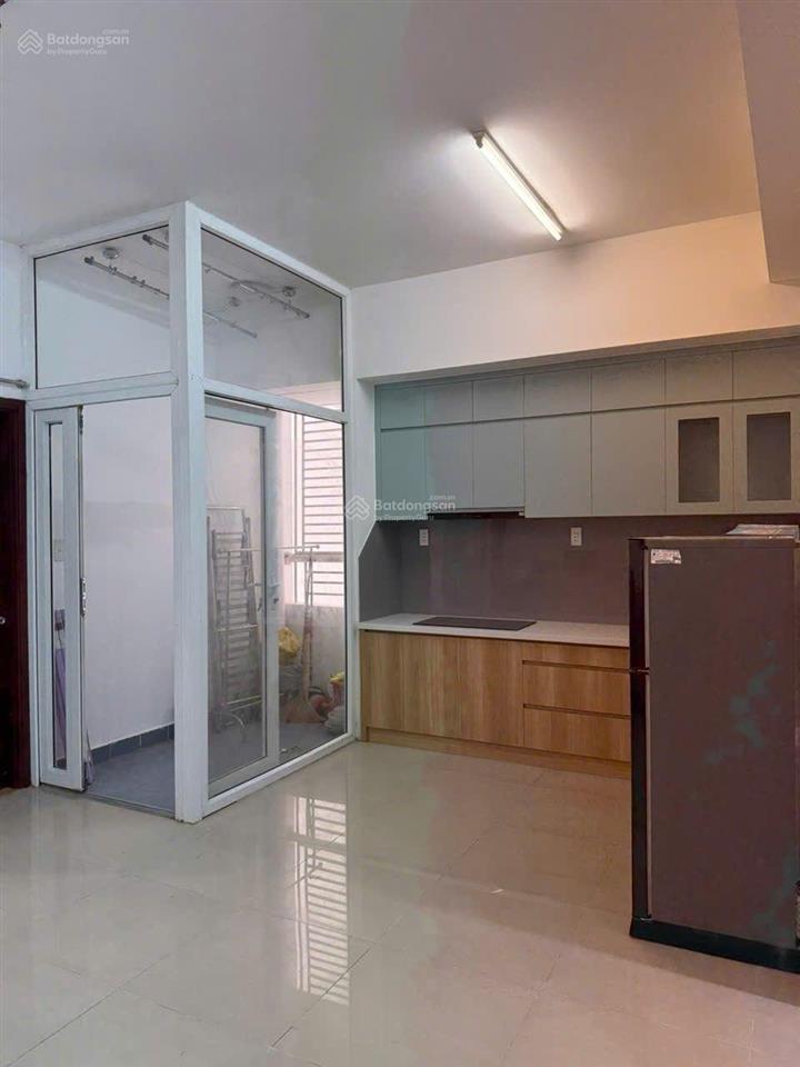 Bán gấp cc phú đạt , 2pn 1wc lầu cao thoáng có ban công