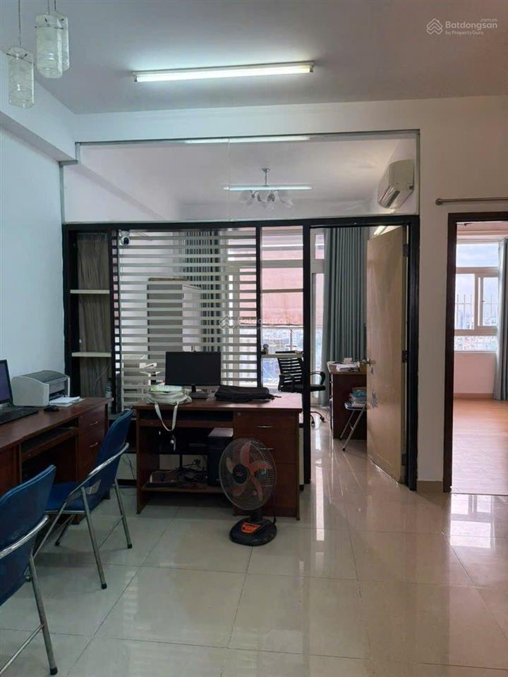 Bán gấp cc phú đạt , 2pn 1wc lầu cao thoáng có ban công