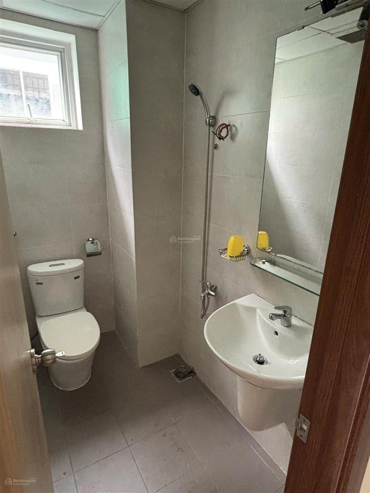 Bán gấp căn hộ chung cư b2 2pn 2wc, căn góc