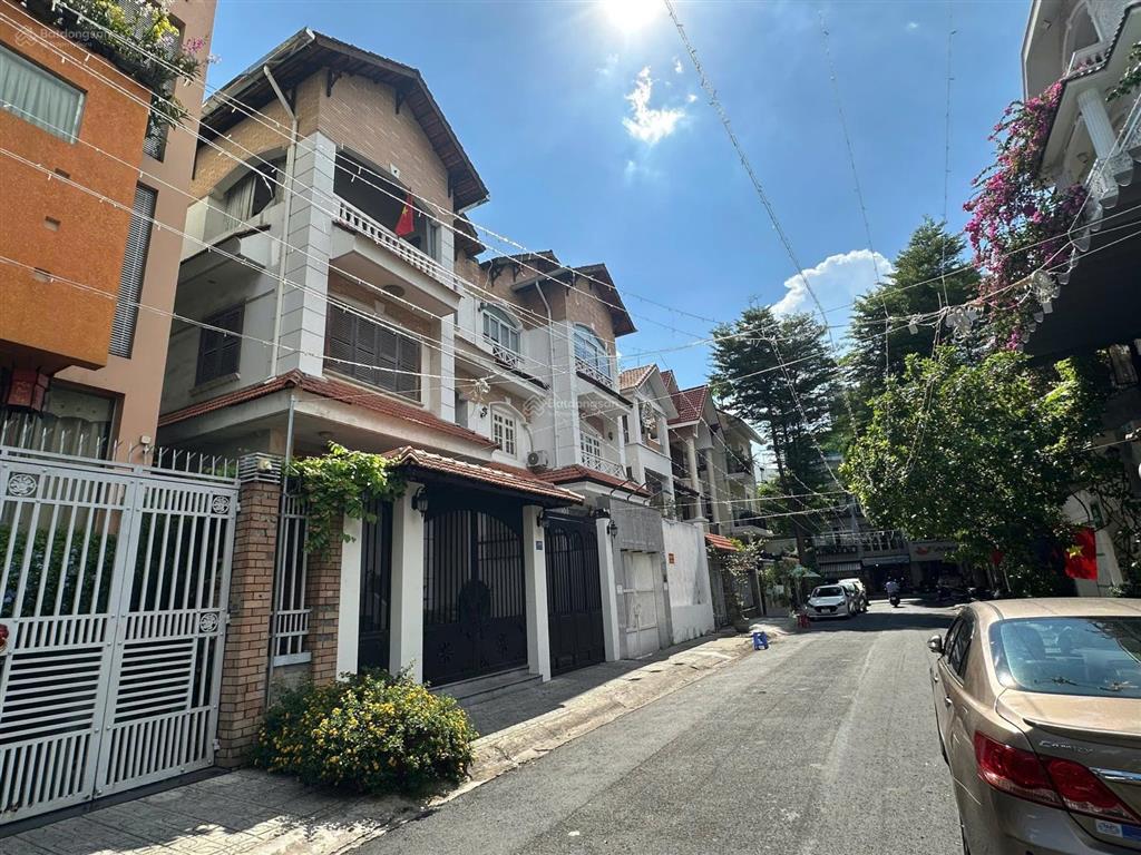 Giảm 5 tỷ bán biệt thự đường hoa lan p. 2 phú nhuận 8x18m kc hầm 4 tầng giá 48.5 tỷ