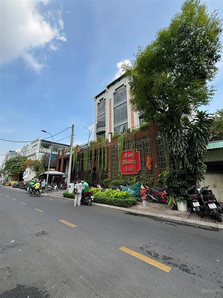 Bán khuôn đất ngang 28m mặt tiền nguyễn văn trỗi đơn giá 548tr/m2 ctxd hầm 7 tầng