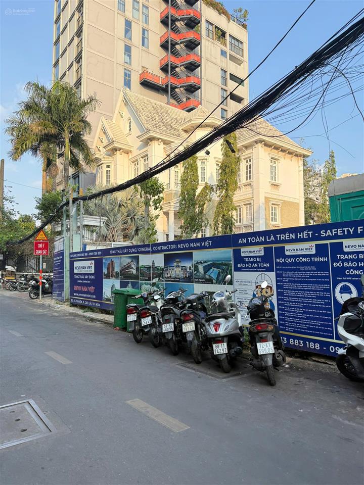 Bán khuôn đất ngang 28m mặt tiền nguyễn văn trỗi đơn giá 548tr/m2 ctxd hầm 7 tầng