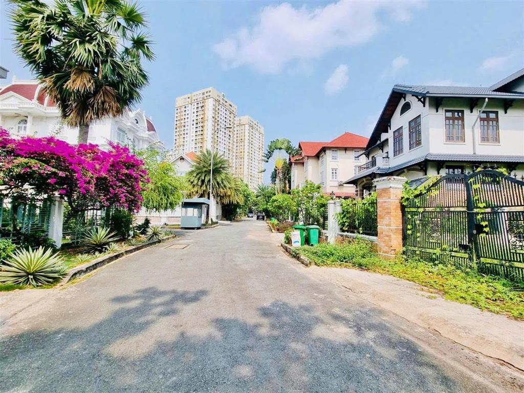 Khuôn đất xây khách sạn cửu long tân bình dt 8x20m kc 8x20m ctxd hầm 8 tầng giá 35 tỷ