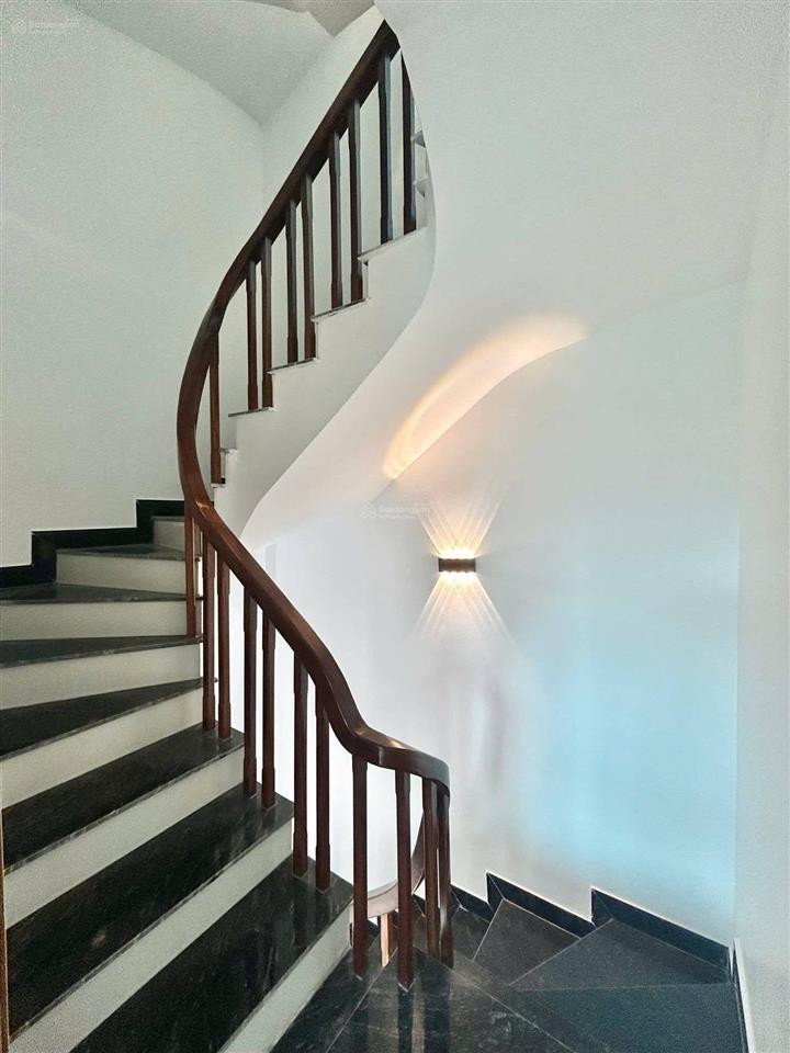 Nhỉnh 5 tỷ, nhà mới đón tết bắc từ liêm, hà nội. dt 30m2, 5 tầng, 03 ngủ vs khép kín...