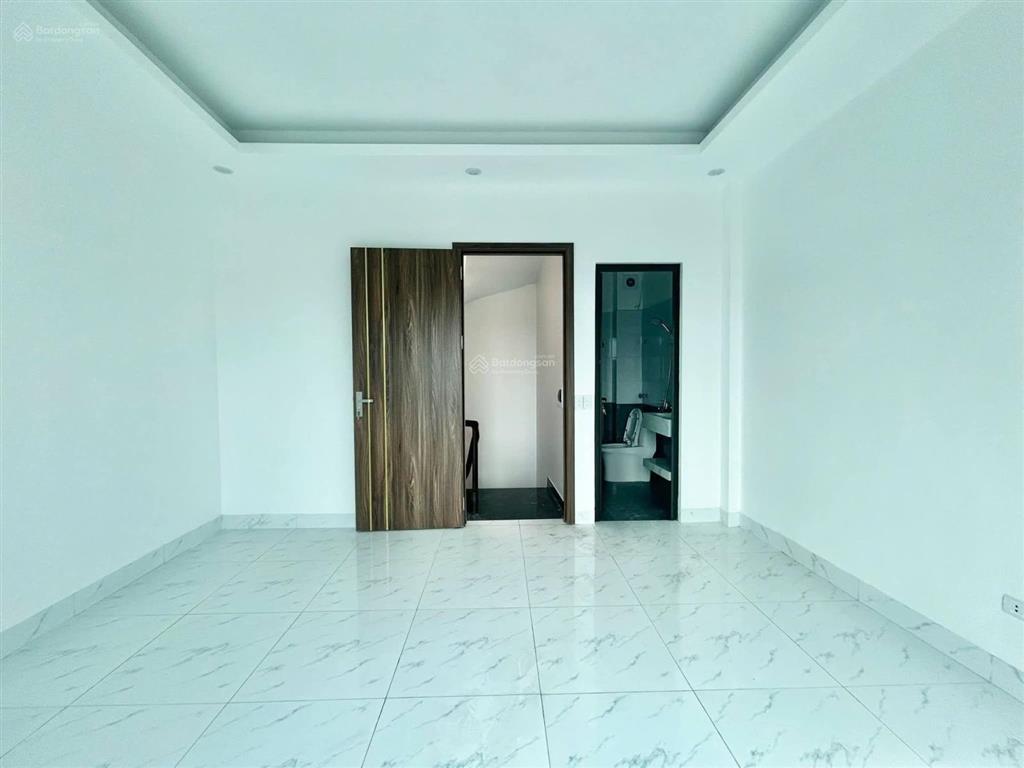 Nhỉnh 5 tỷ, nhà mới đón tết bắc từ liêm, hà nội. dt 30m2, 5 tầng, 03 ngủ vs khép kín...