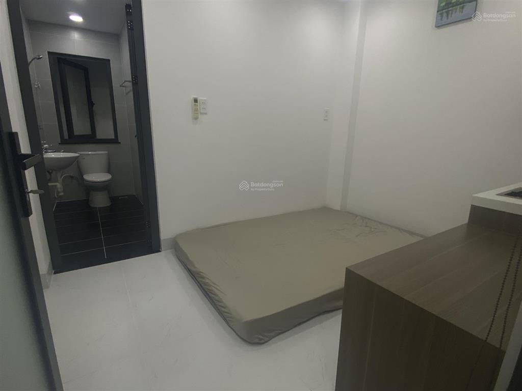 Phòng mới xây, cửa sổ thoáng ngay thích quảng đức sát phan đăng lưu